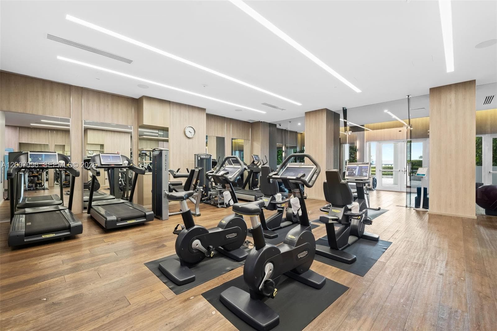 2711 Ocean Dr 606 photo 17