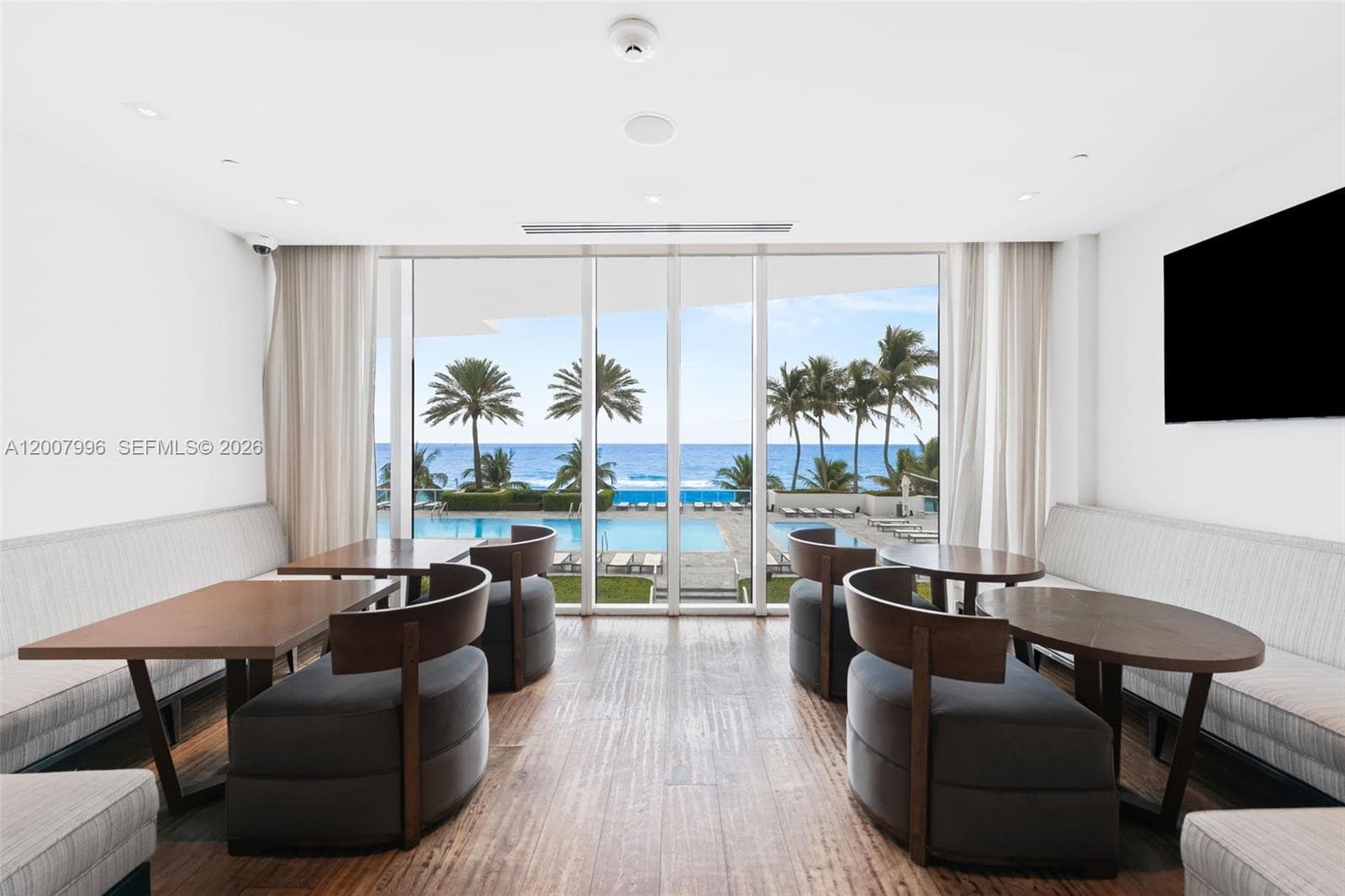 2711 Ocean Dr 606 photo 22