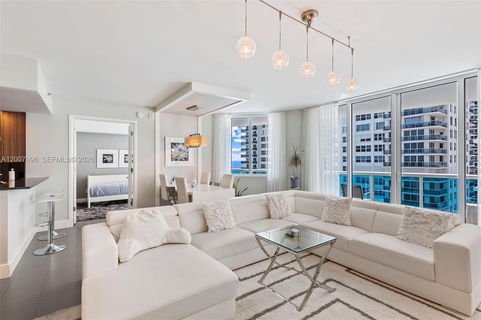 2711 Ocean Dr 606 photo 3