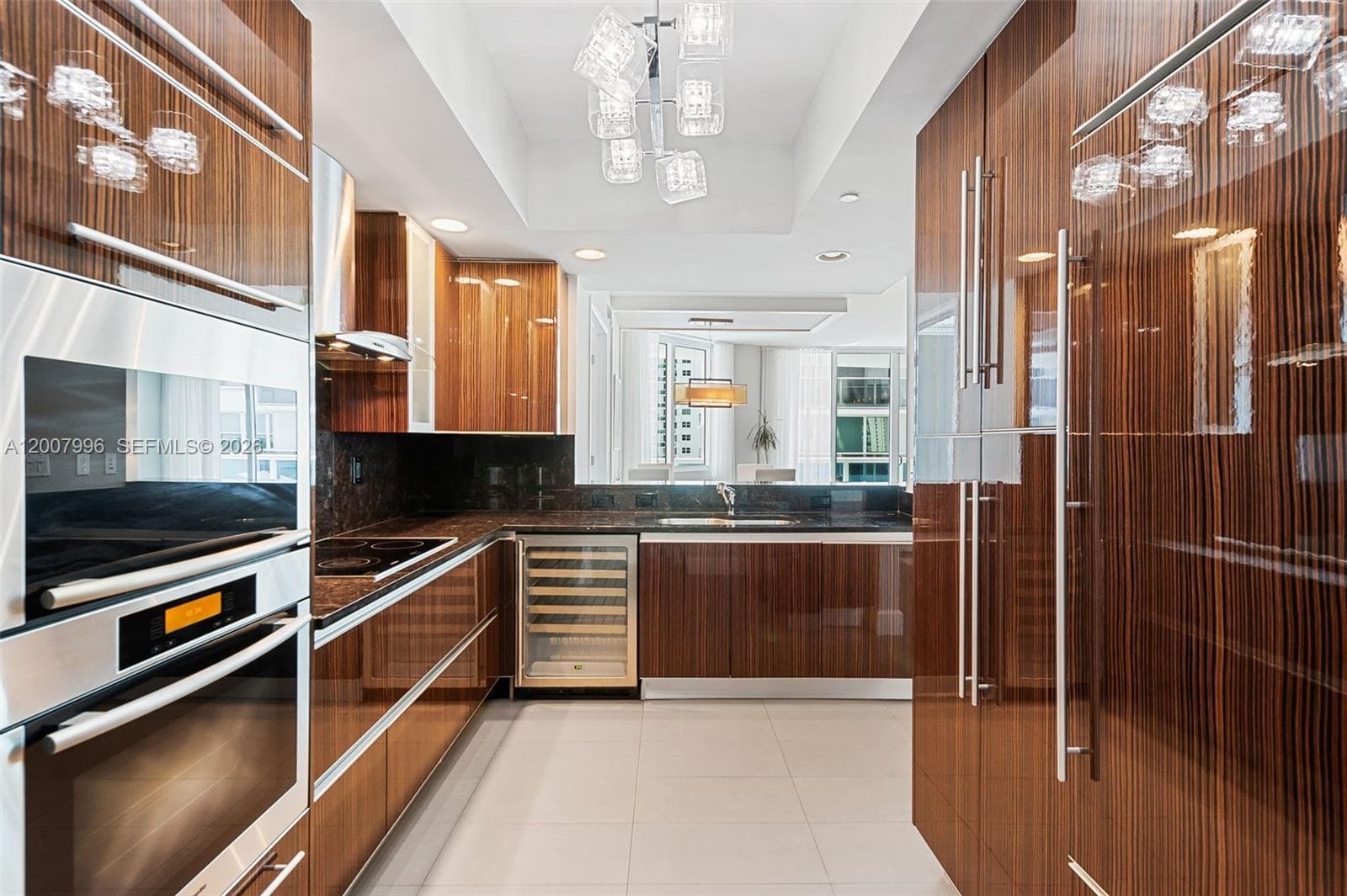 2711 Ocean Dr 606 photo 5