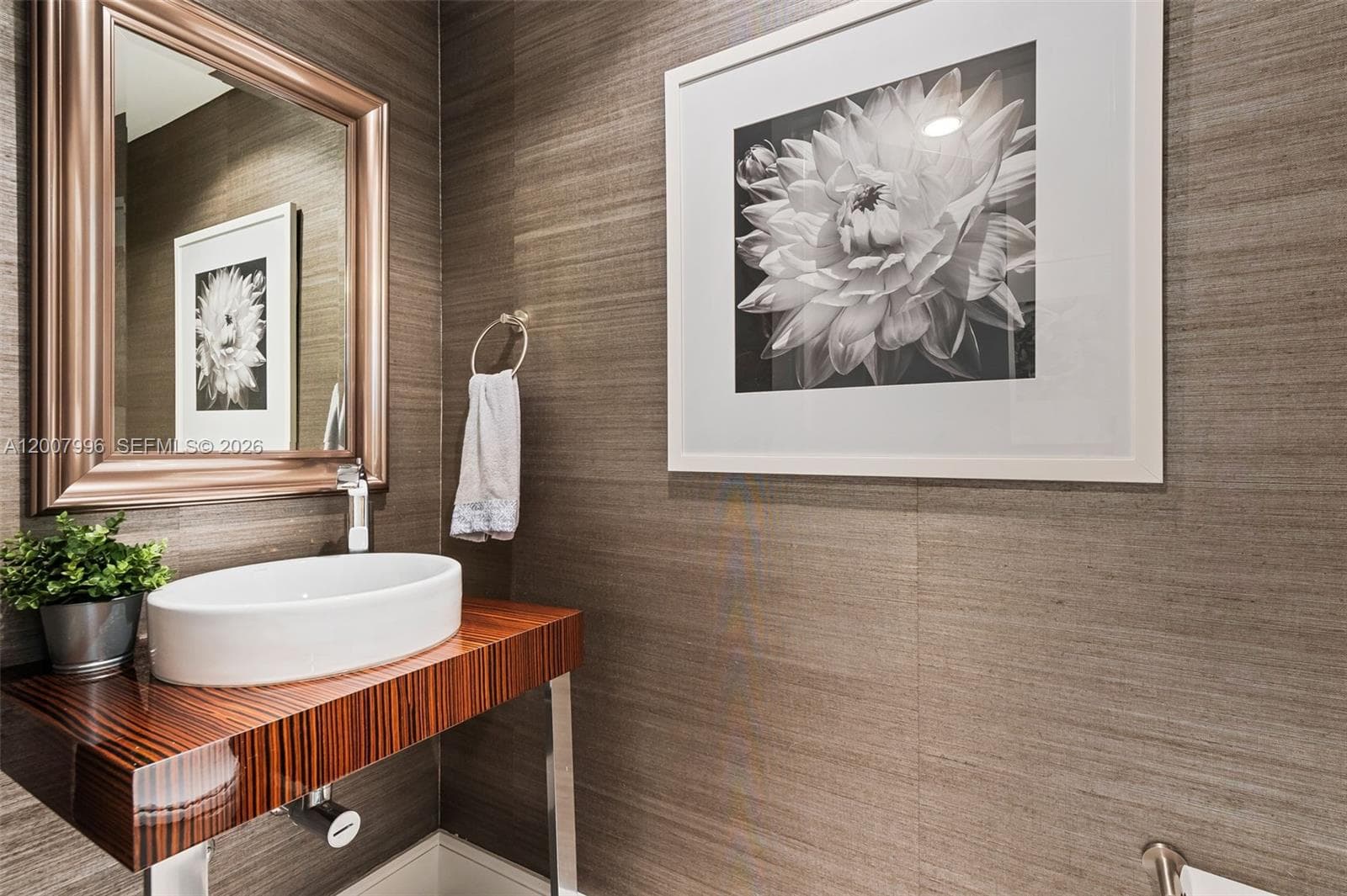 2711 Ocean Dr 606 photo 15