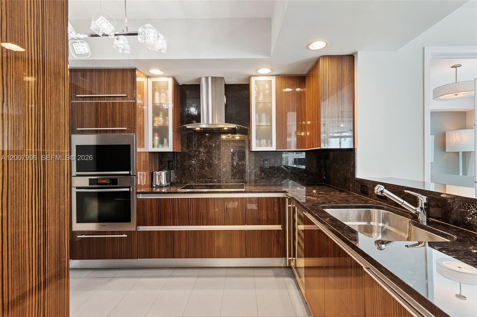 2711 Ocean Dr 606 photo 4