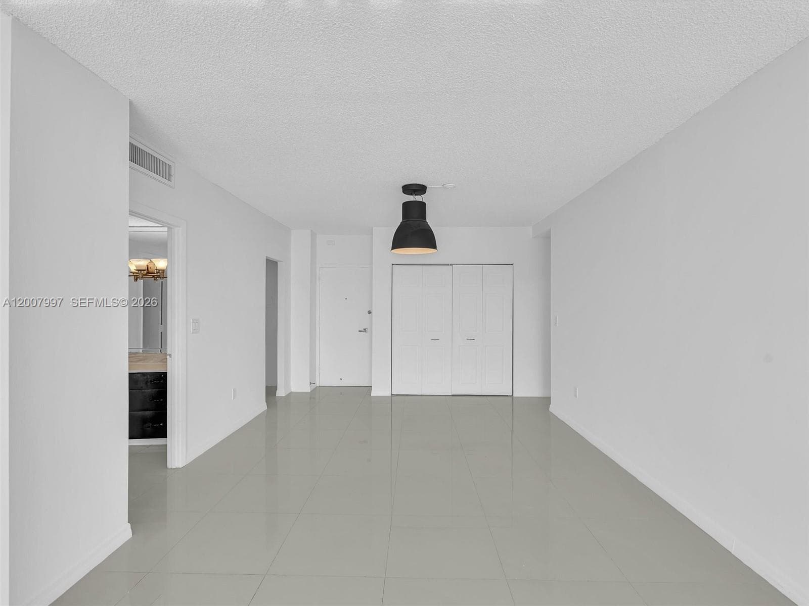 300 Bayview Dr 902 photo 9