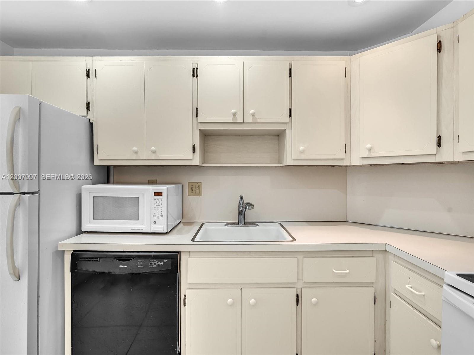 300 Bayview Dr 902 photo 14