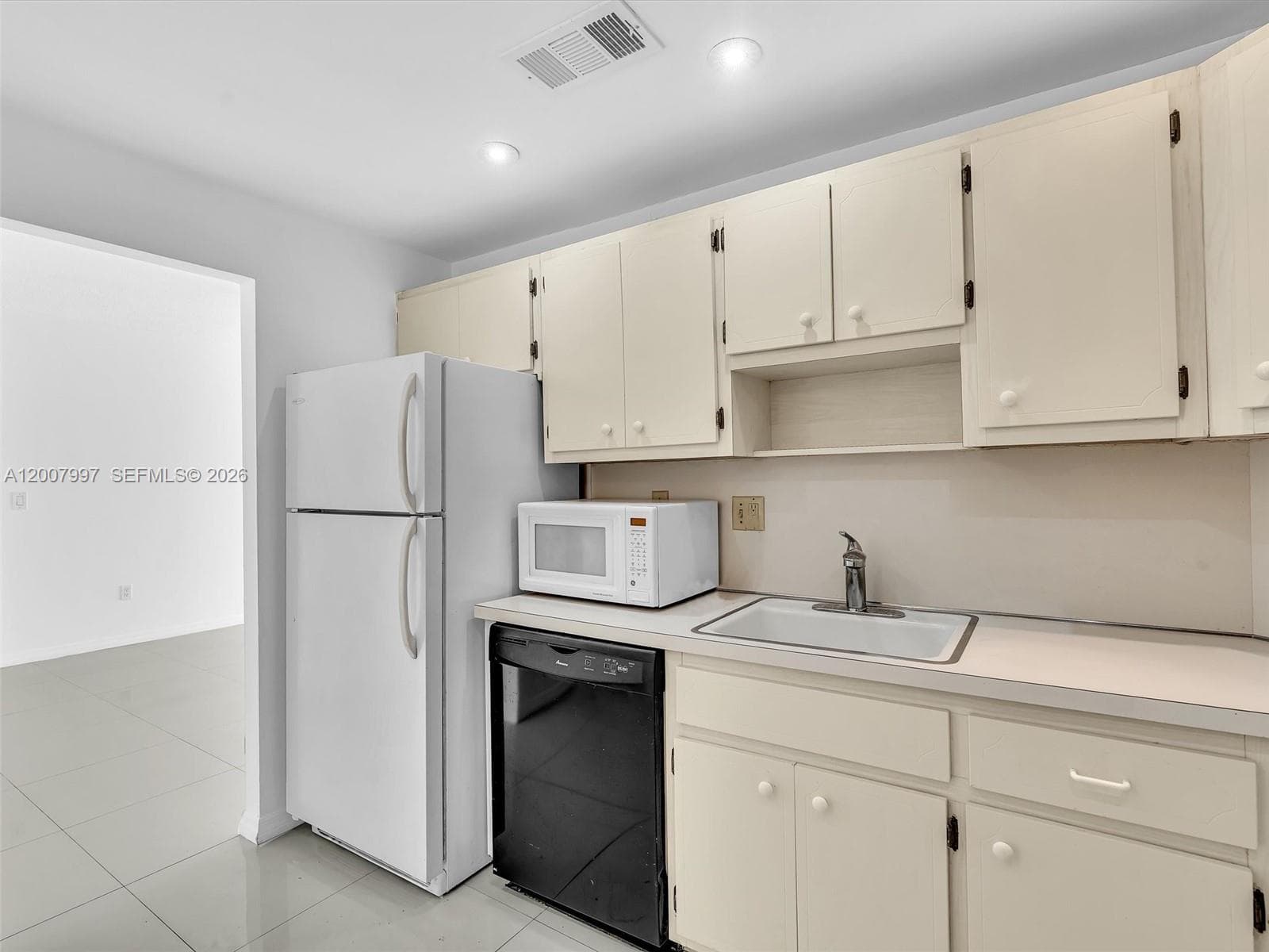 300 Bayview Dr 902 photo 15