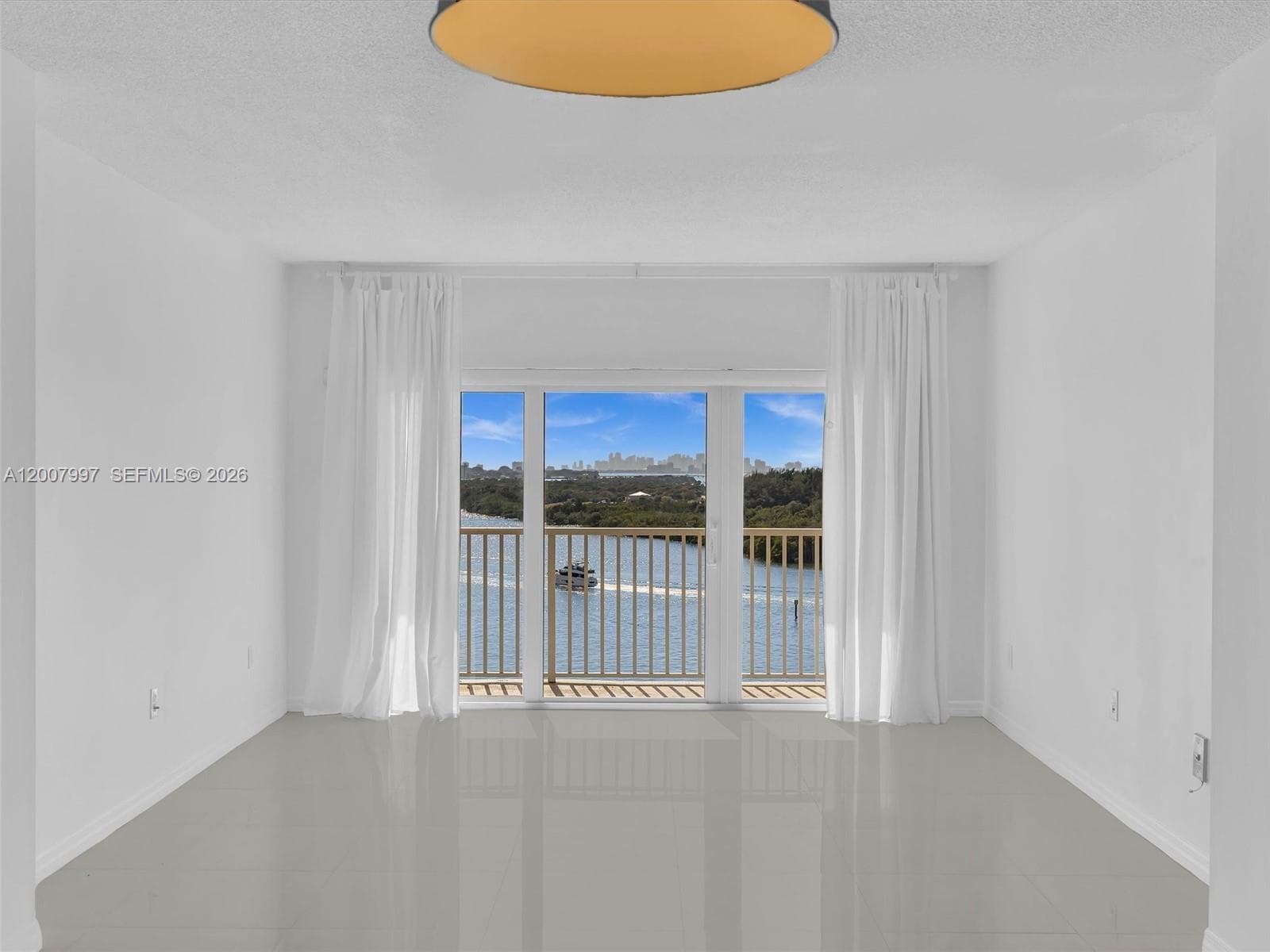 300 Bayview Dr 902 photo 11