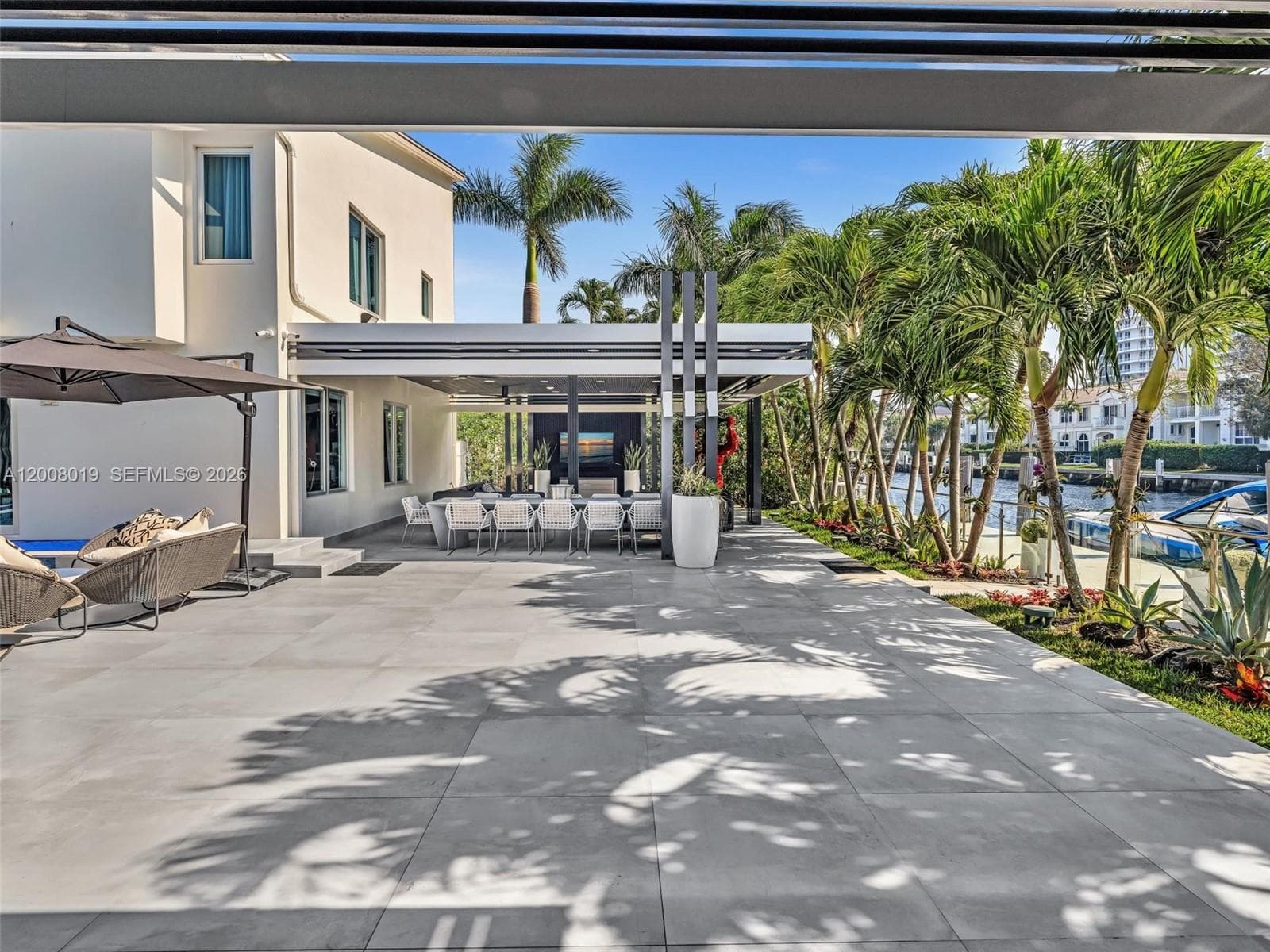 307 Holiday Dr photo 6