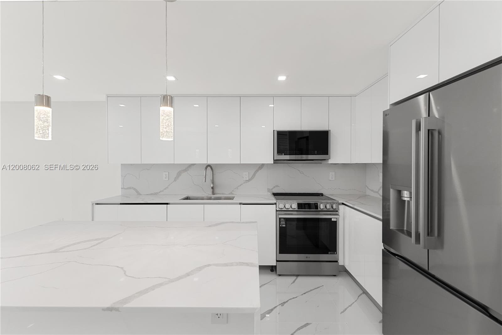 345 Ocean Dr 708 photo 2