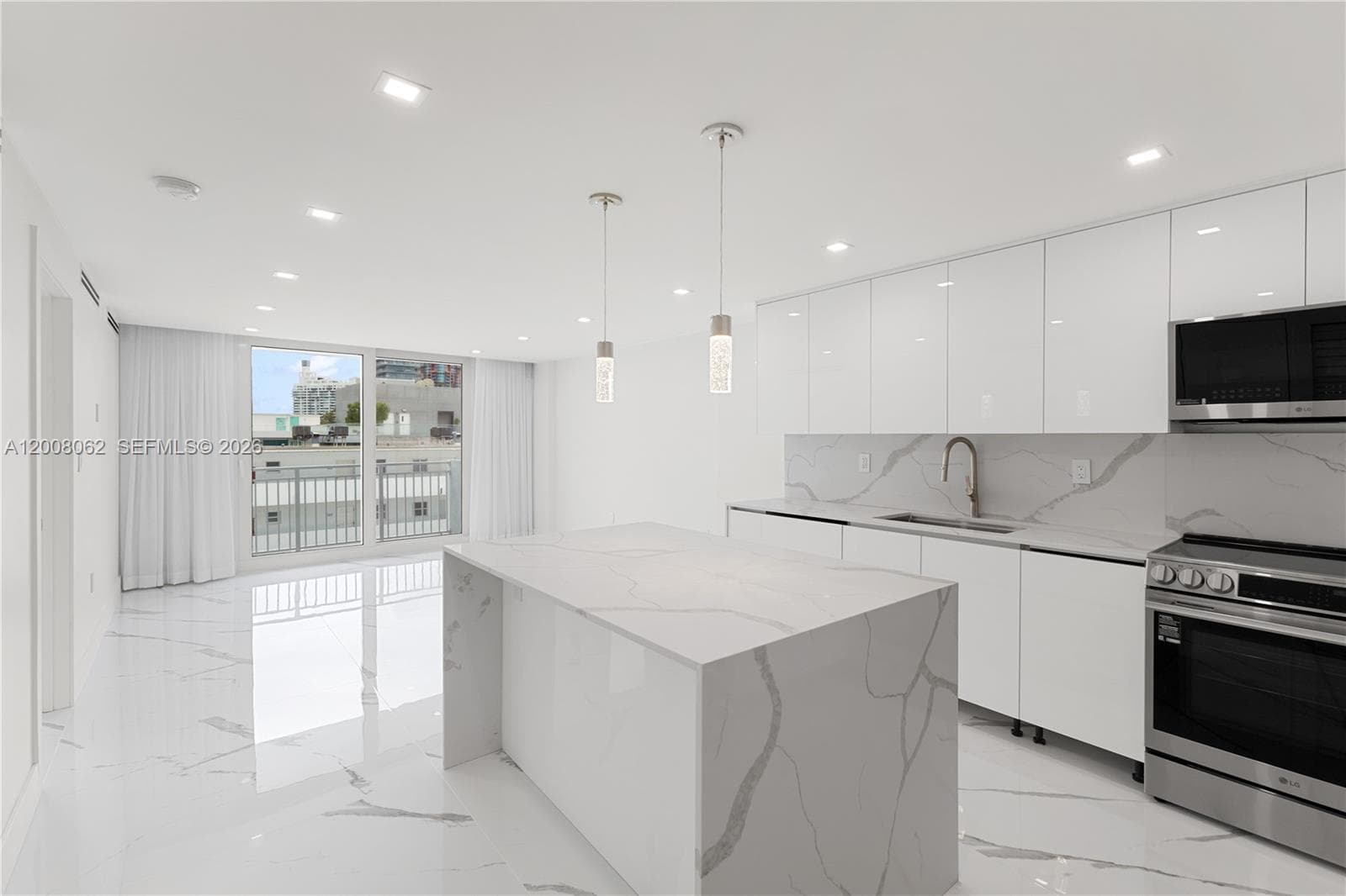 345 Ocean Dr 708 photo 2