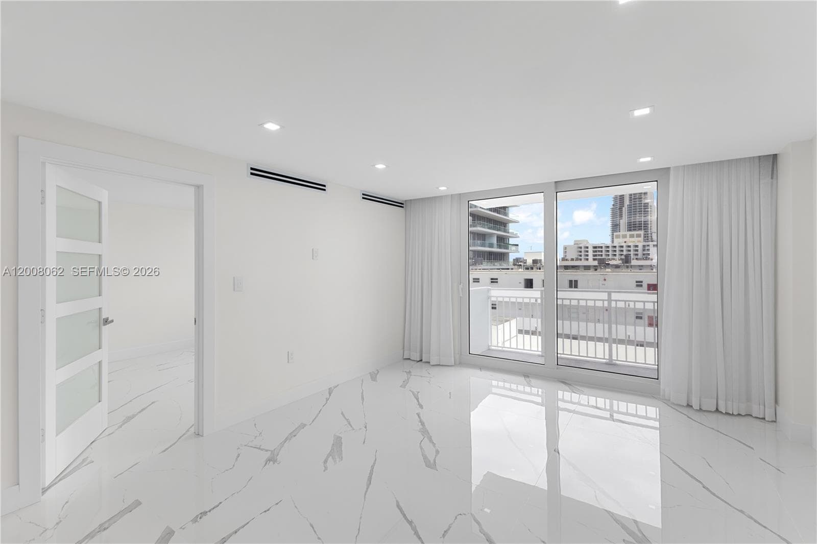 345 Ocean Dr 708 photo 4