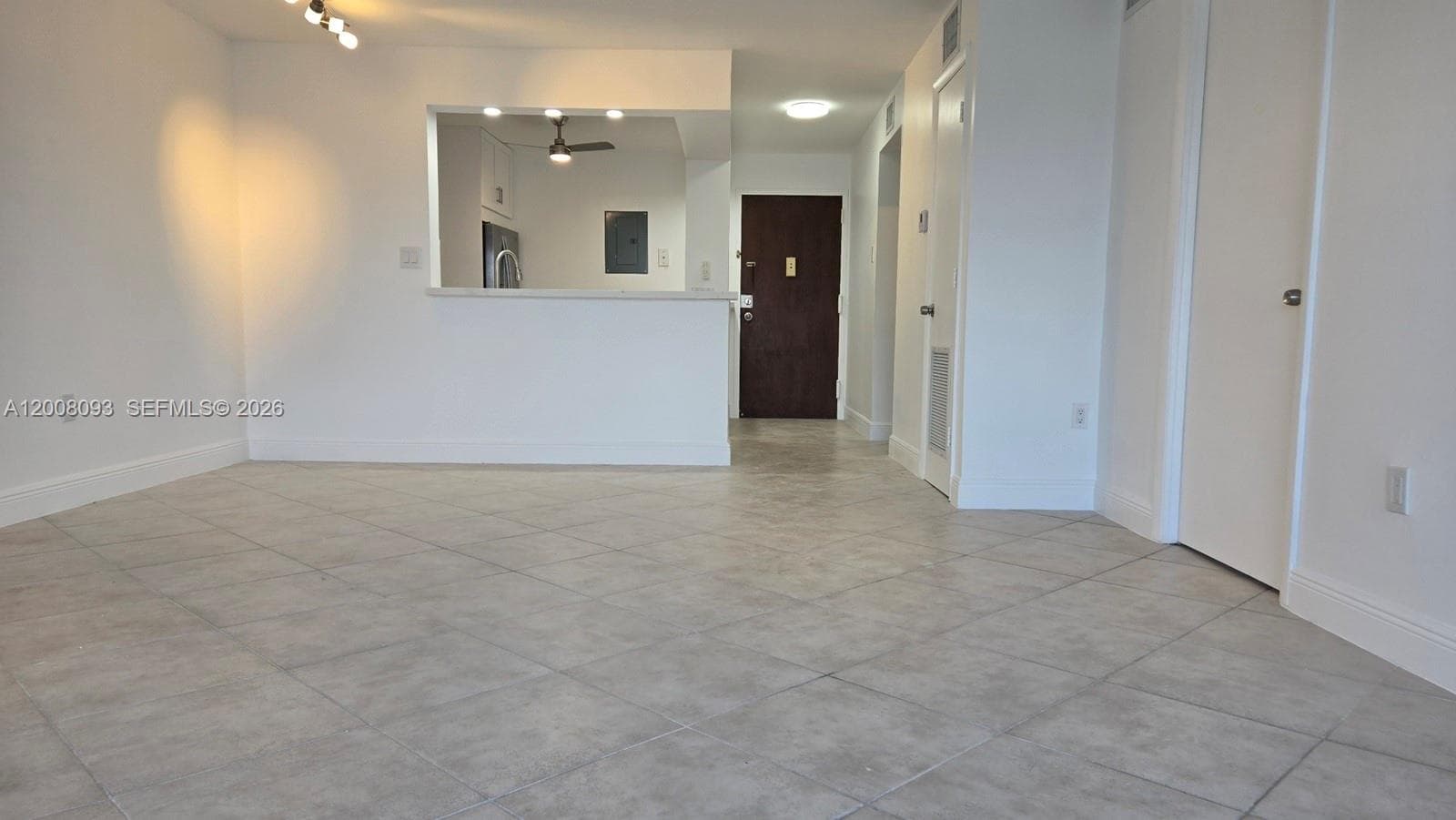 110 Shore Dr 4E photo 2