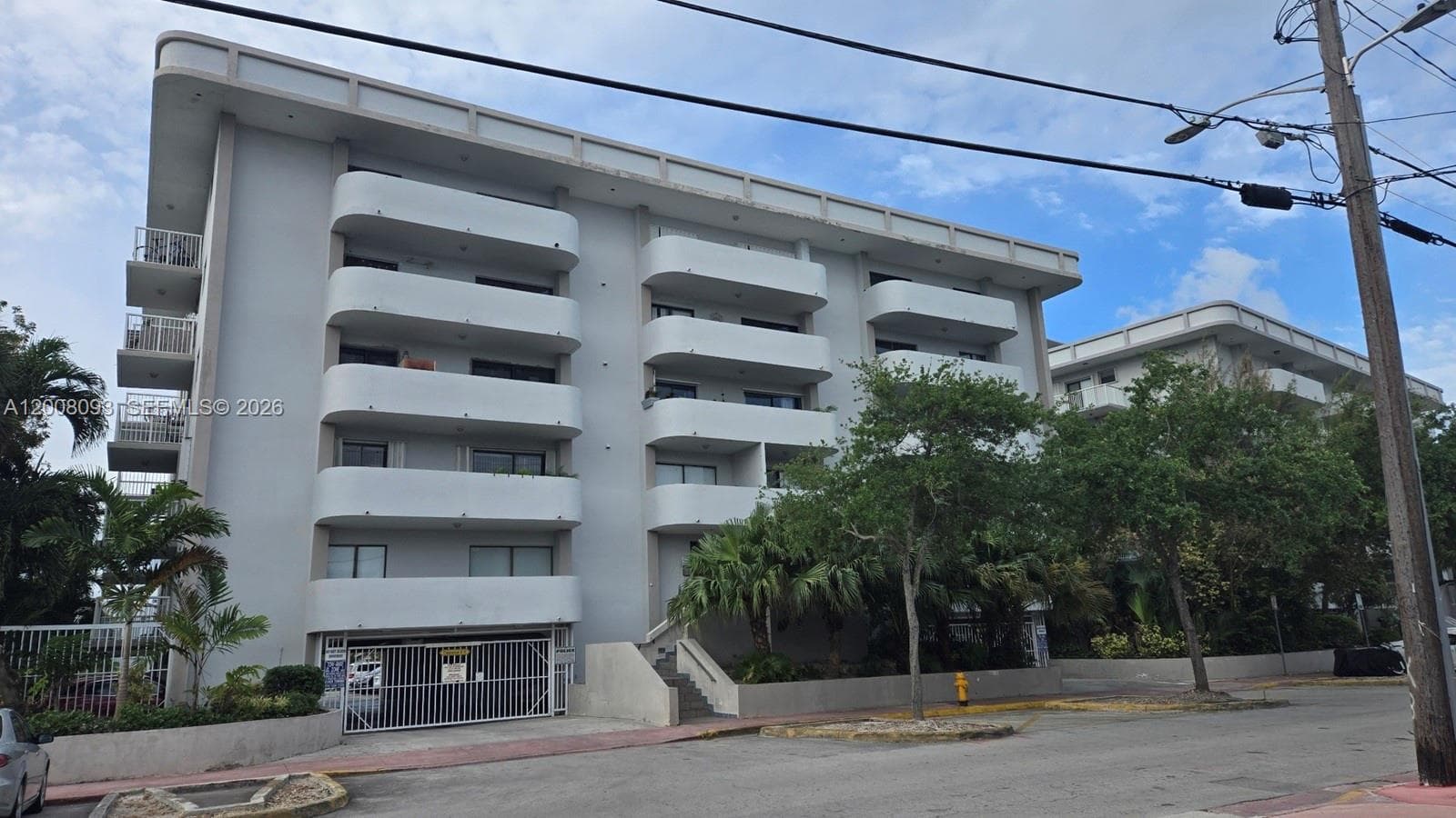 110 Shore Dr 4E photo 1