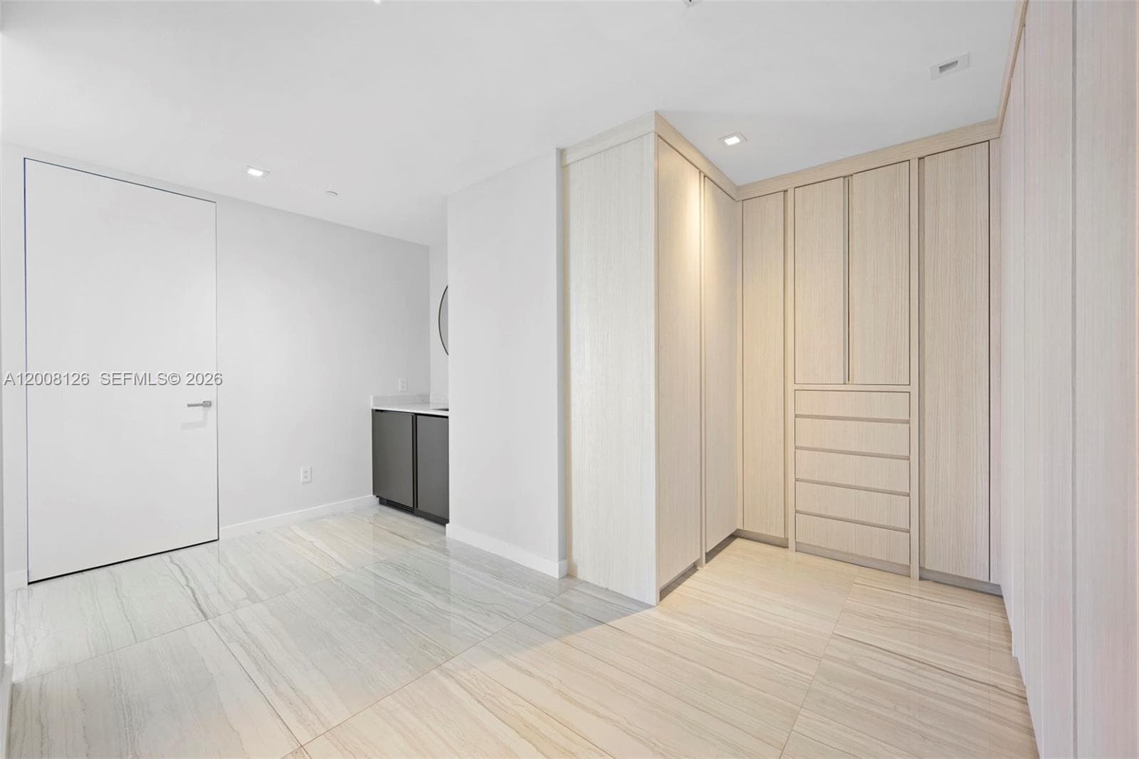 18975 Collins Ave 700 photo 8