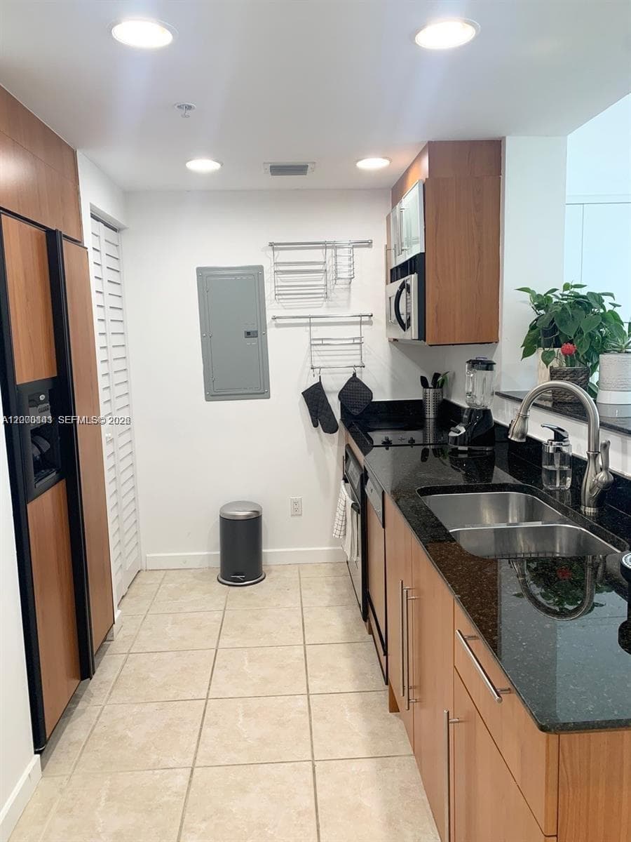 335 Biscayne Blvd 1106 photo 16