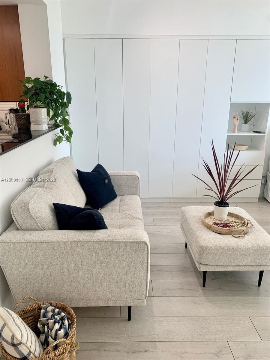 335 Biscayne Blvd 1106 photo 7