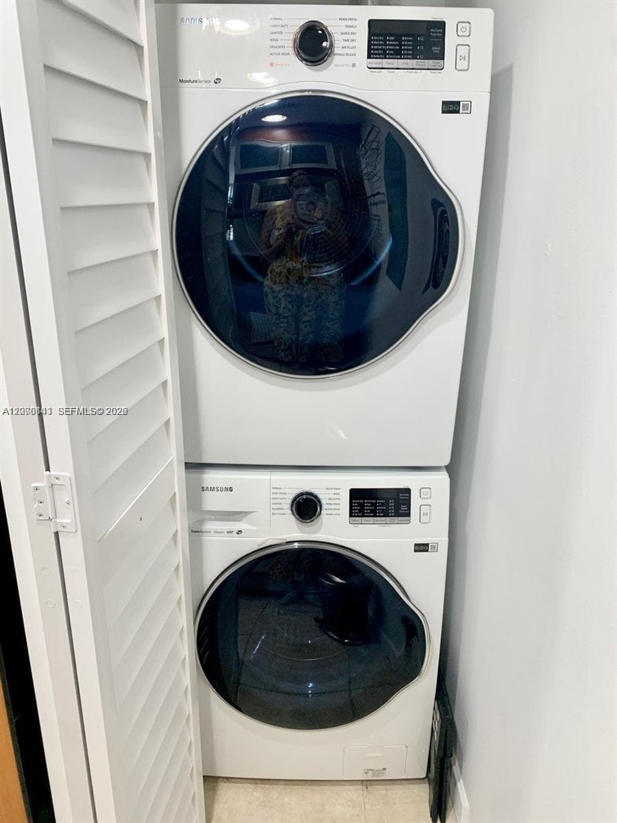 335 Biscayne Blvd 1106 photo 19