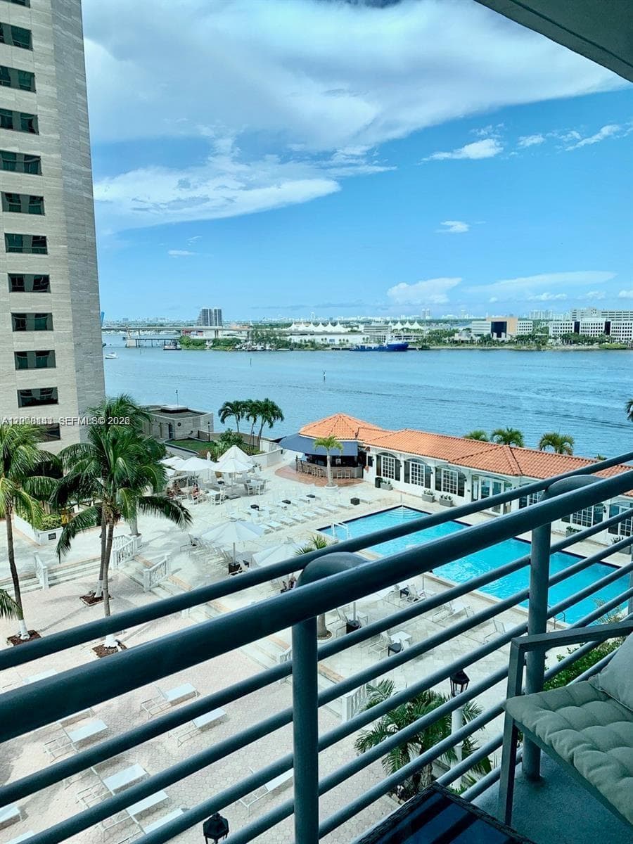 335 Biscayne Blvd 1106 photo 4