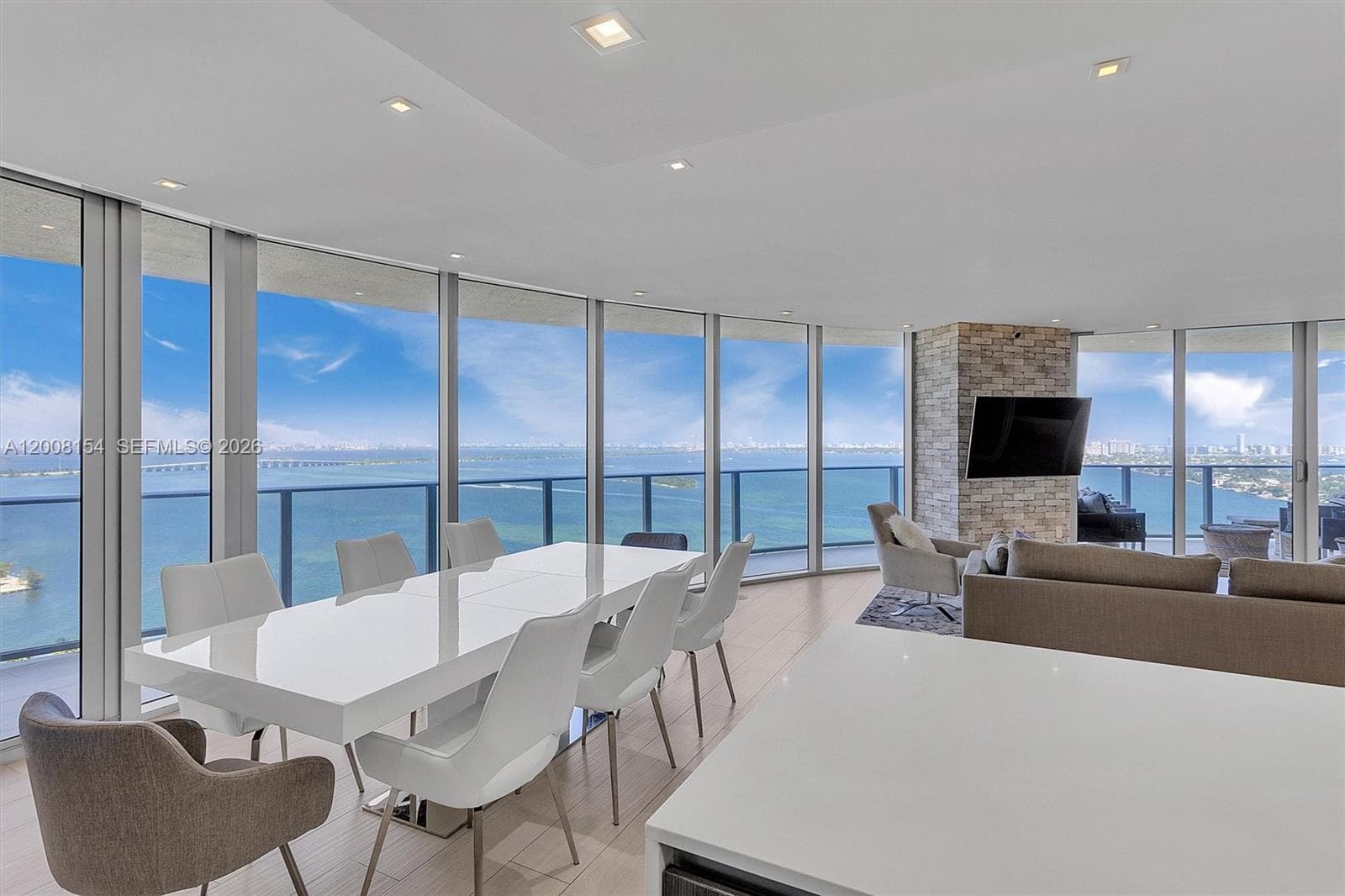 488 18th St 2315 photo 2