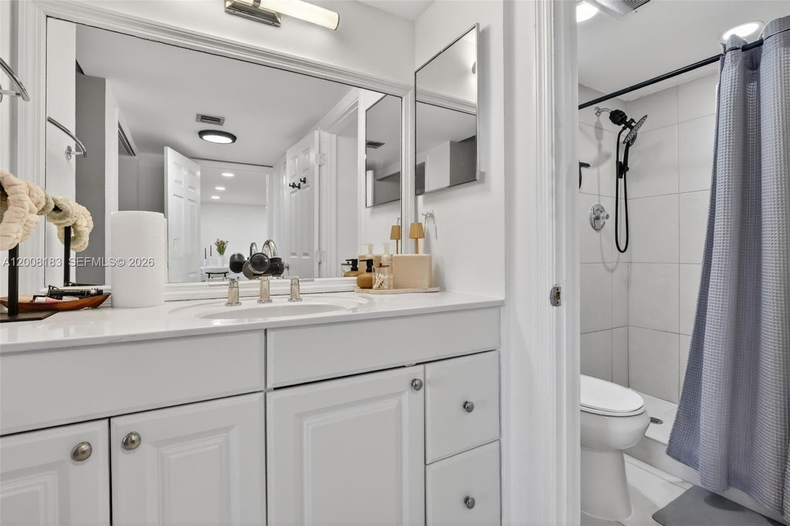 3675 Country Club Dr 410 photo 25