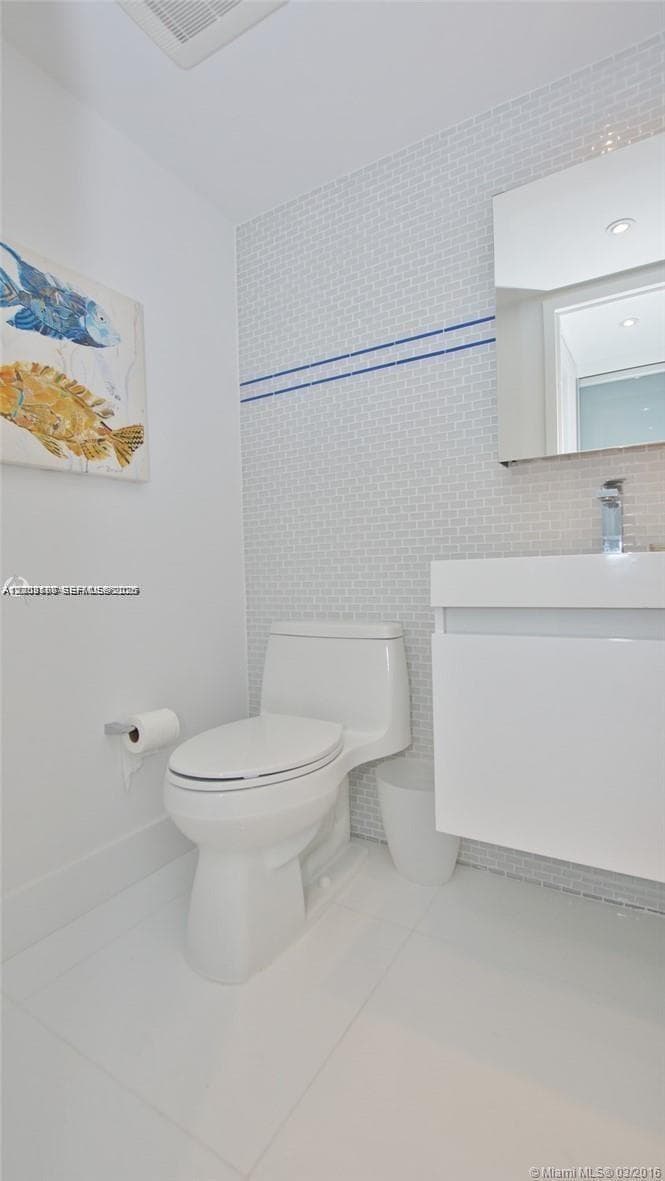 100 Bayview Dr 1811 photo 8