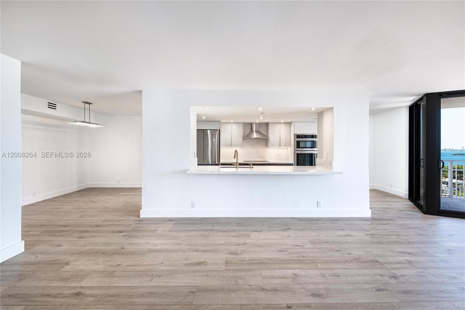 2000 Towerside Ter 1506 photo 2