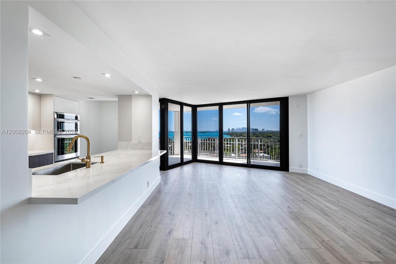 2000 Towerside Ter 1506 photo 6