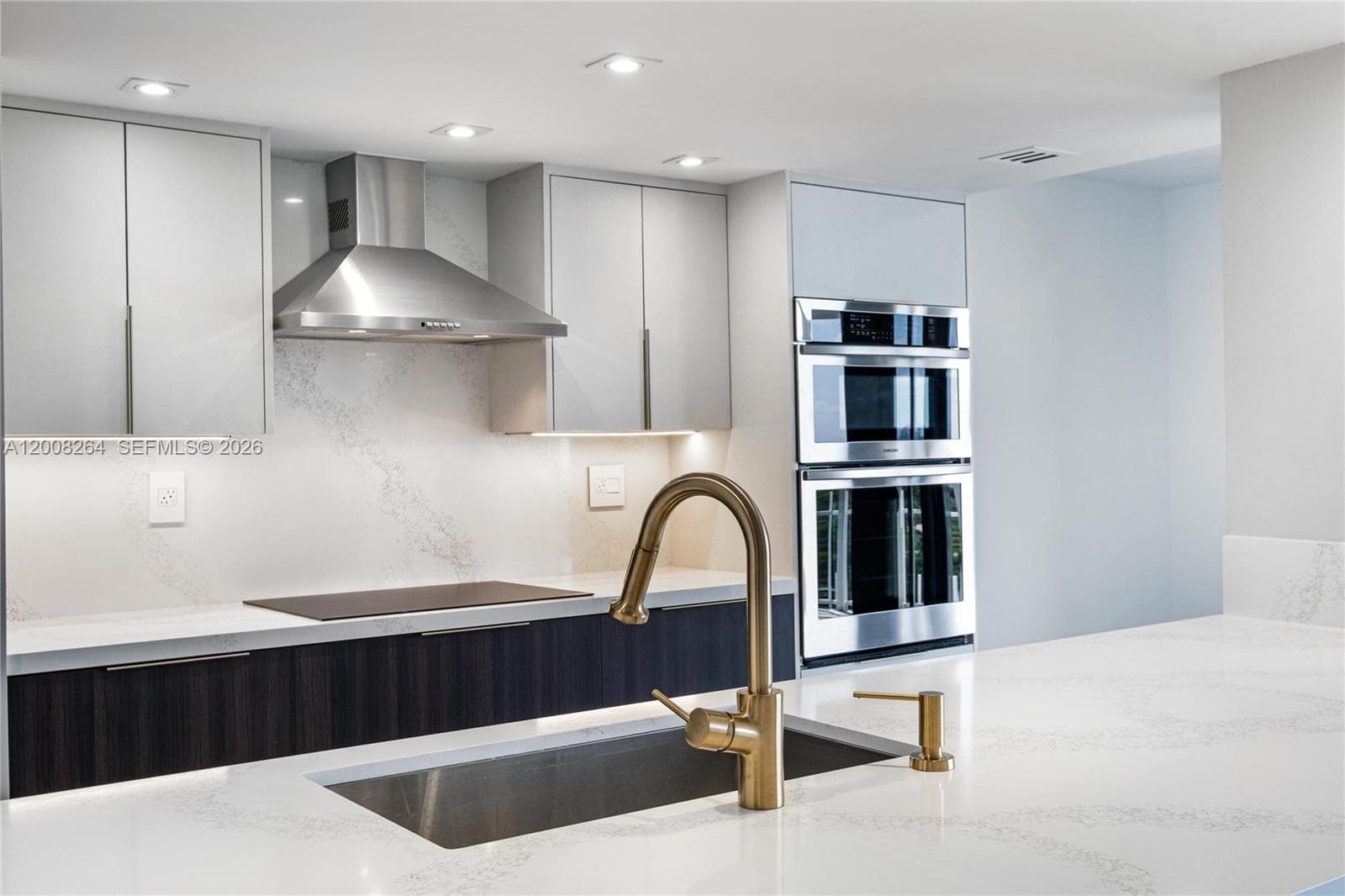 2000 Towerside Ter 1506 photo 13