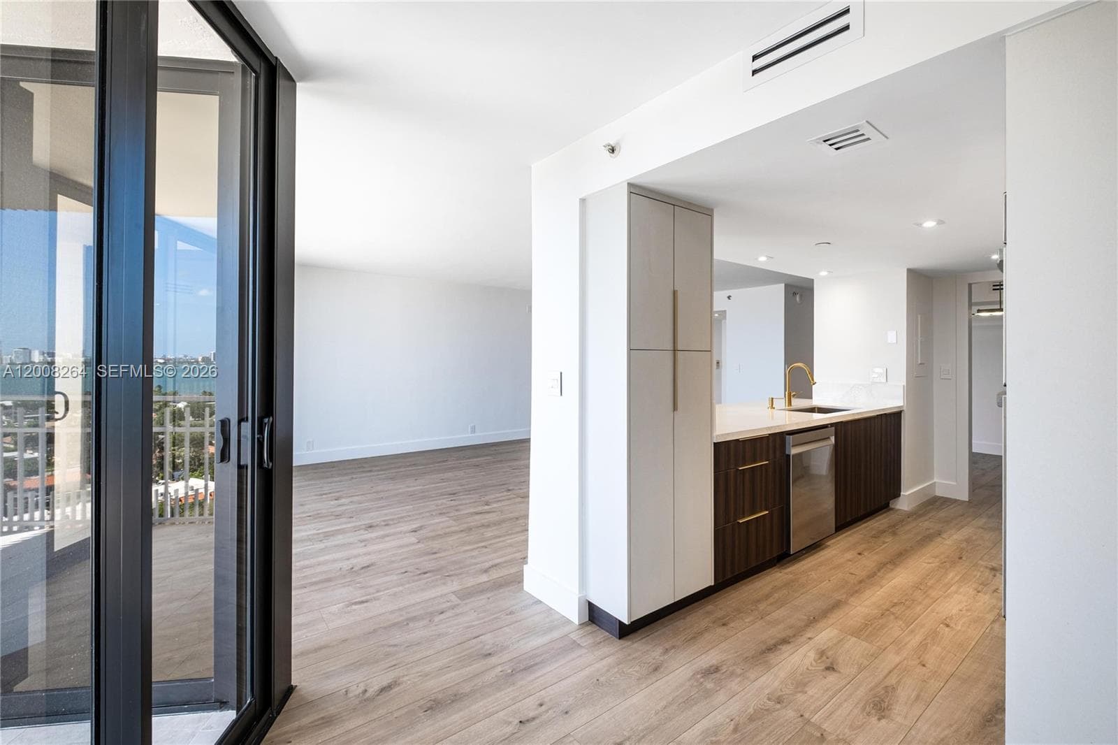 2000 Towerside Ter 1506 photo 14