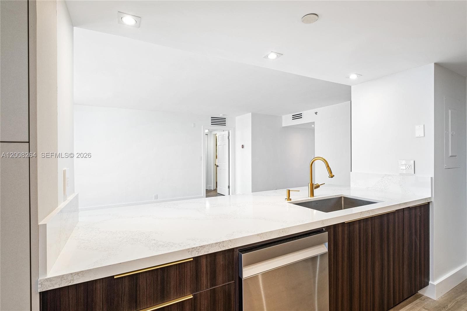 2000 Towerside Ter 1506 photo 11