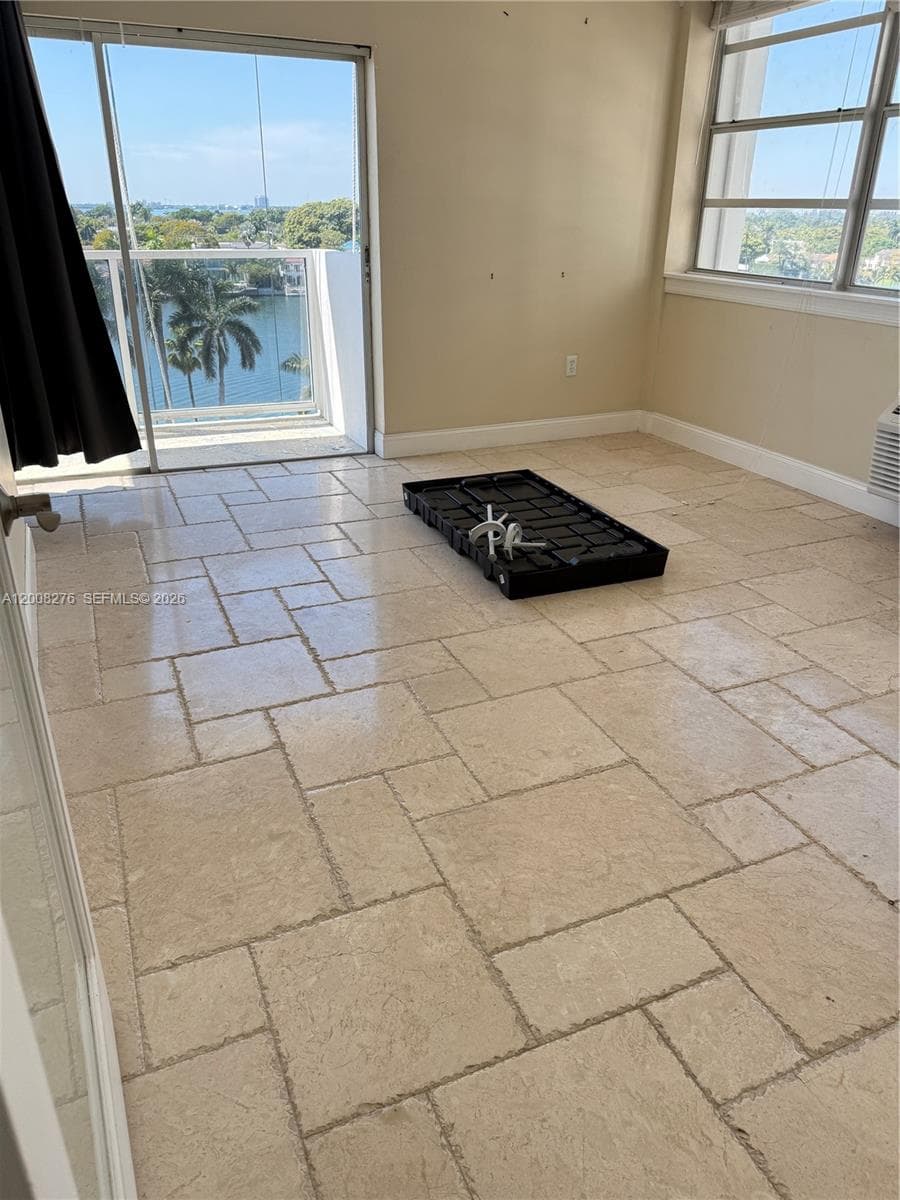 5313 Collins Ave 801 photo 1