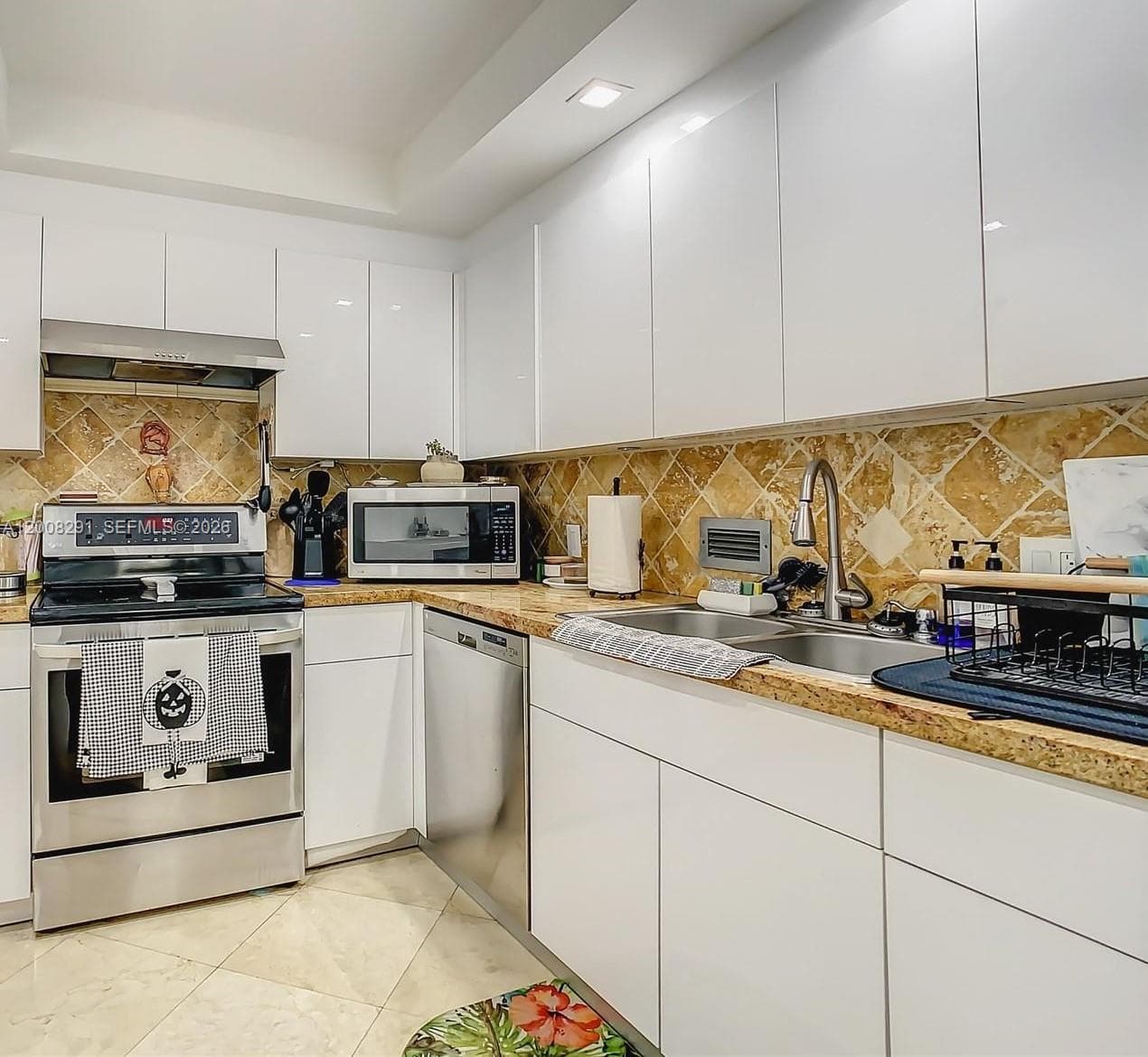 10185 Collins 308 photo 17