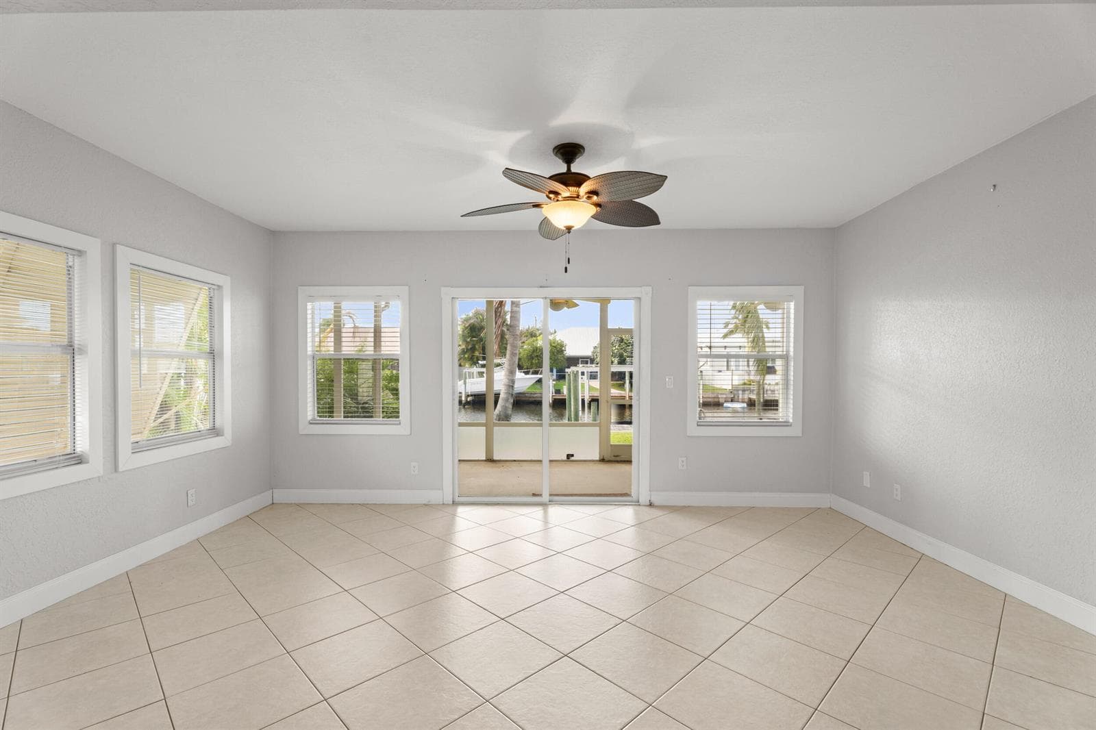 1459 SW Seahawk Way photo 2