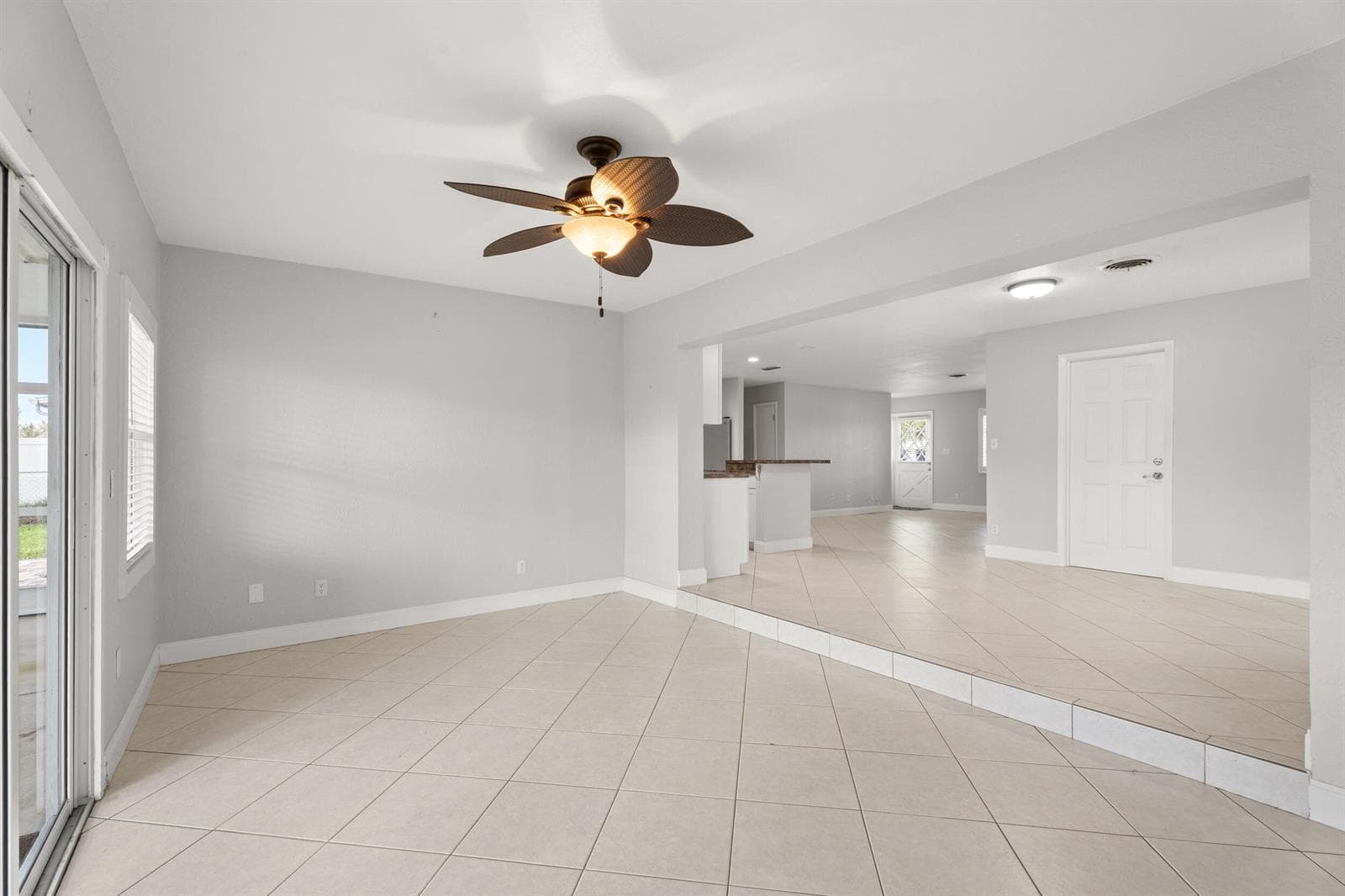 1459 SW Seahawk Way photo 3