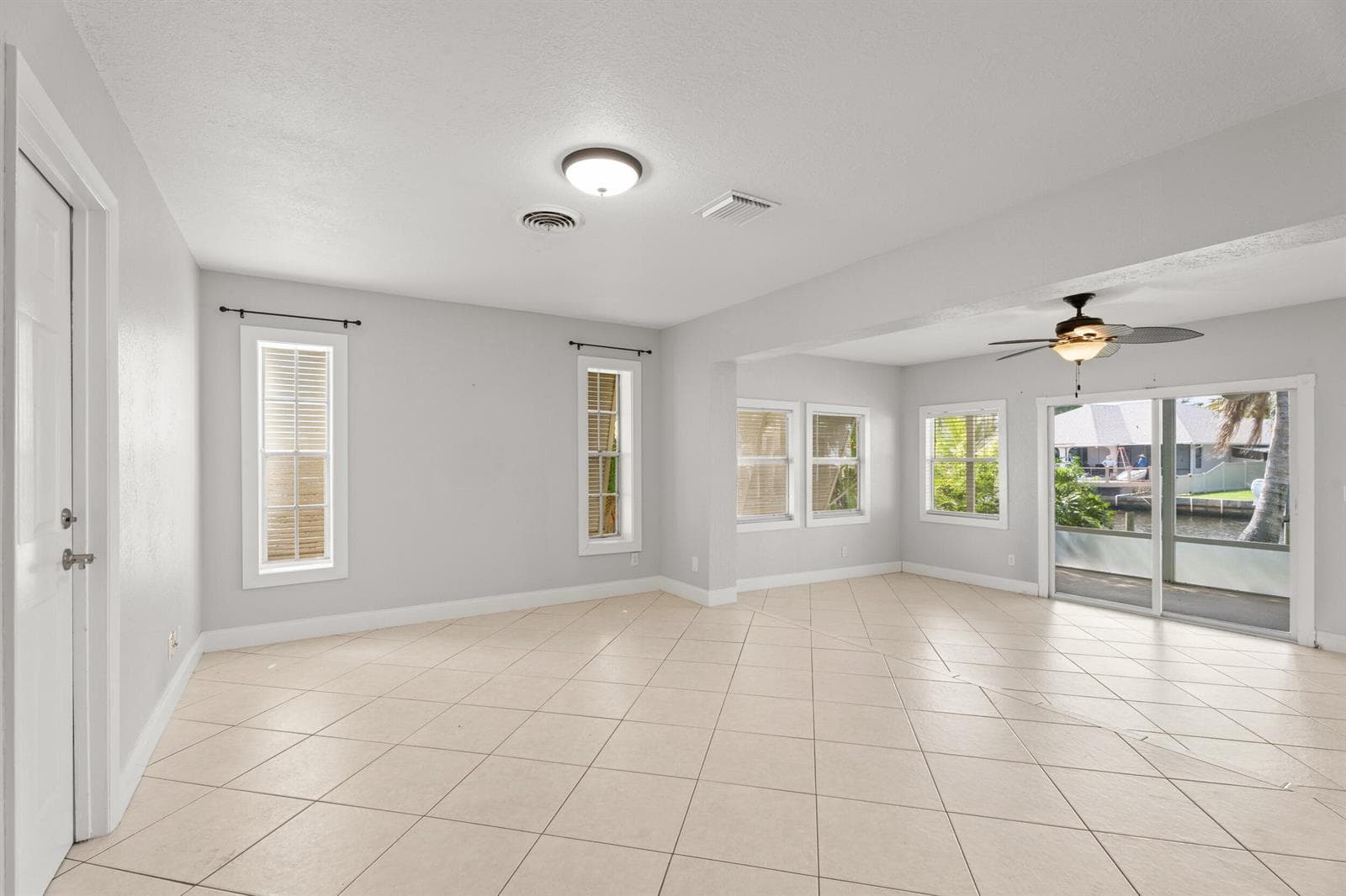 1459 SW Seahawk Way photo 4