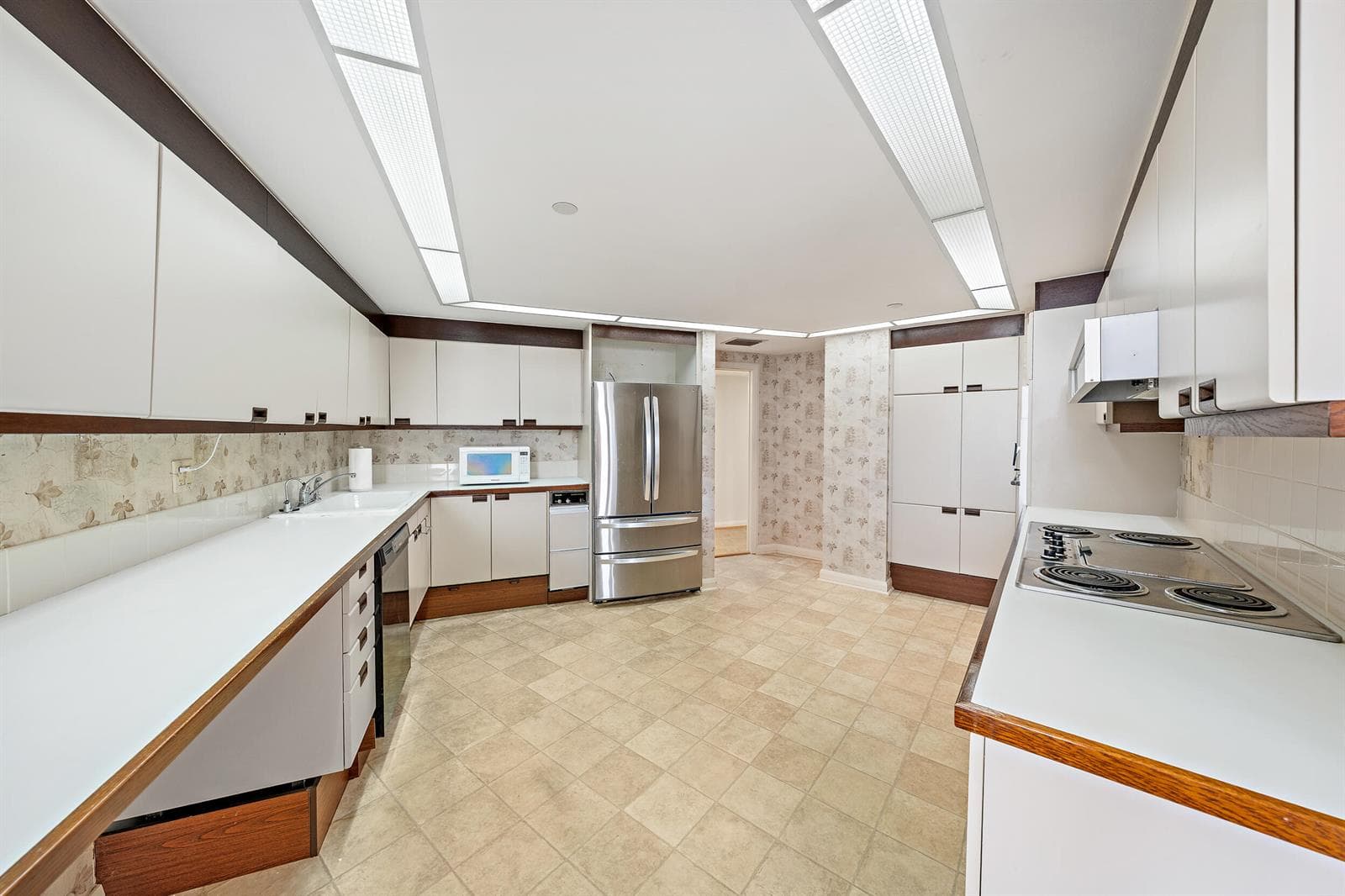 100 Lakeshore Drive 354 photo 14