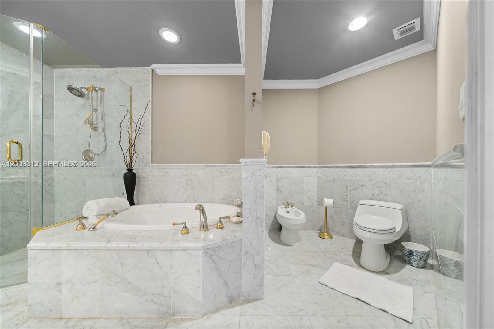 10225 Collins Ave 2004 photo 17