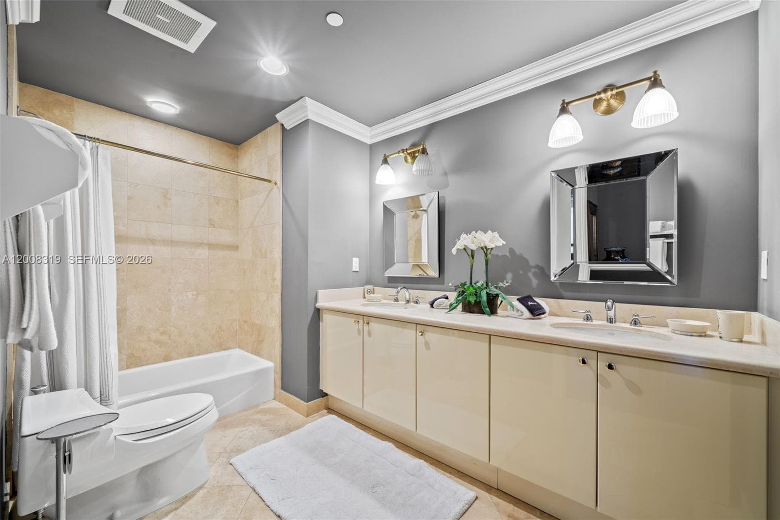 10225 Collins Ave 2004 photo 21