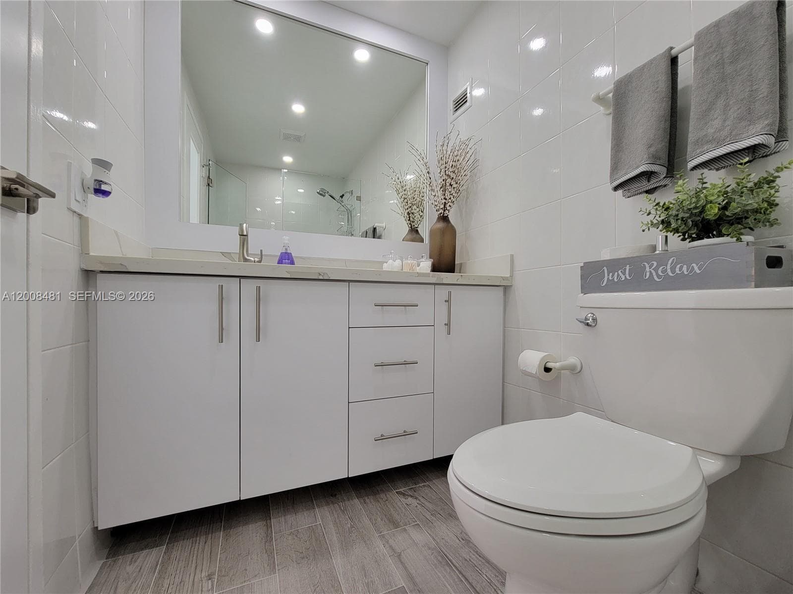 3505 Ocean Dr 1203 photo 17