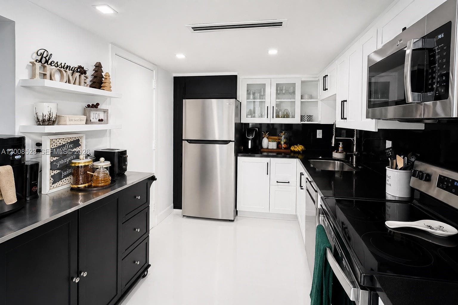 300 Bayview Dr PH11 photo 3