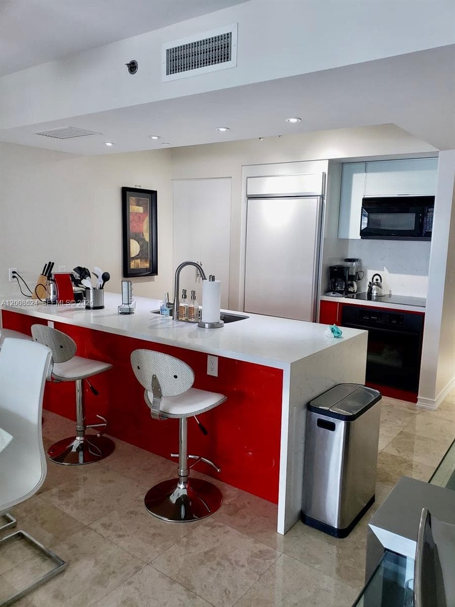 1830 OCEAN DR 3910 photo 3