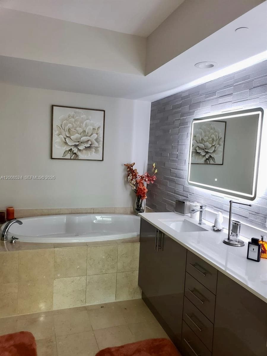 1830 OCEAN DR 3910 photo 9
