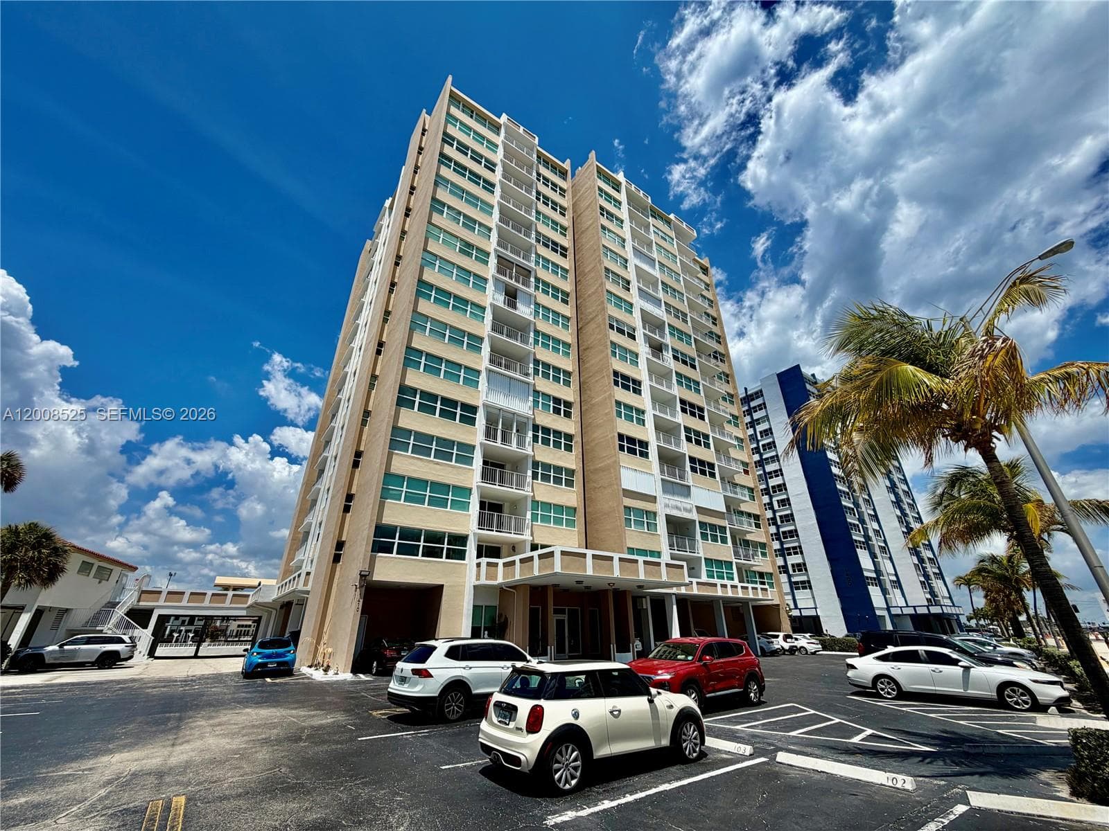 1410 Ocean Dr 607 photo 1