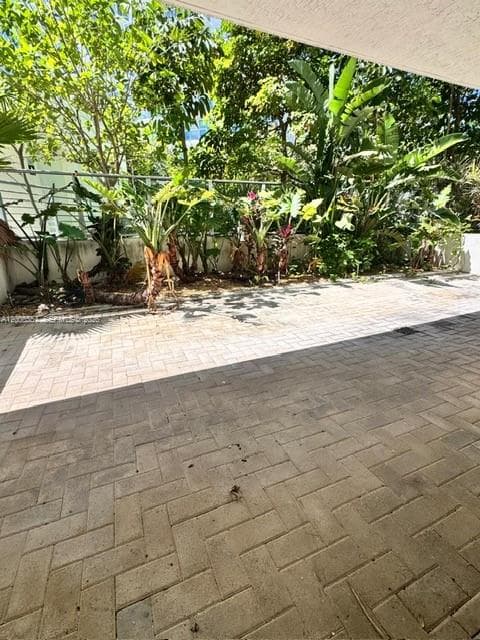 6620 Indian Creek Dr 114 photo 10