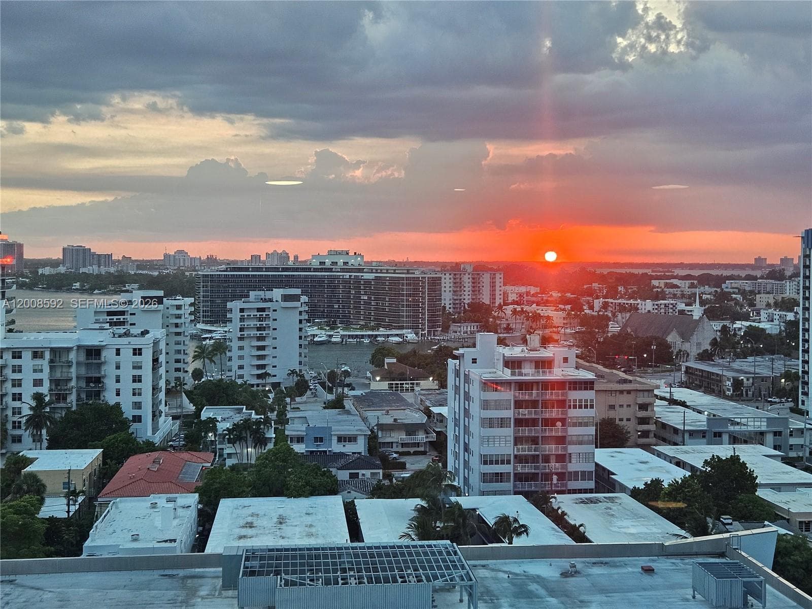 6801 Collins Ave 1402 Door 1412 L photo 4