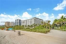 2899 Collins Ave 1746 photo 1