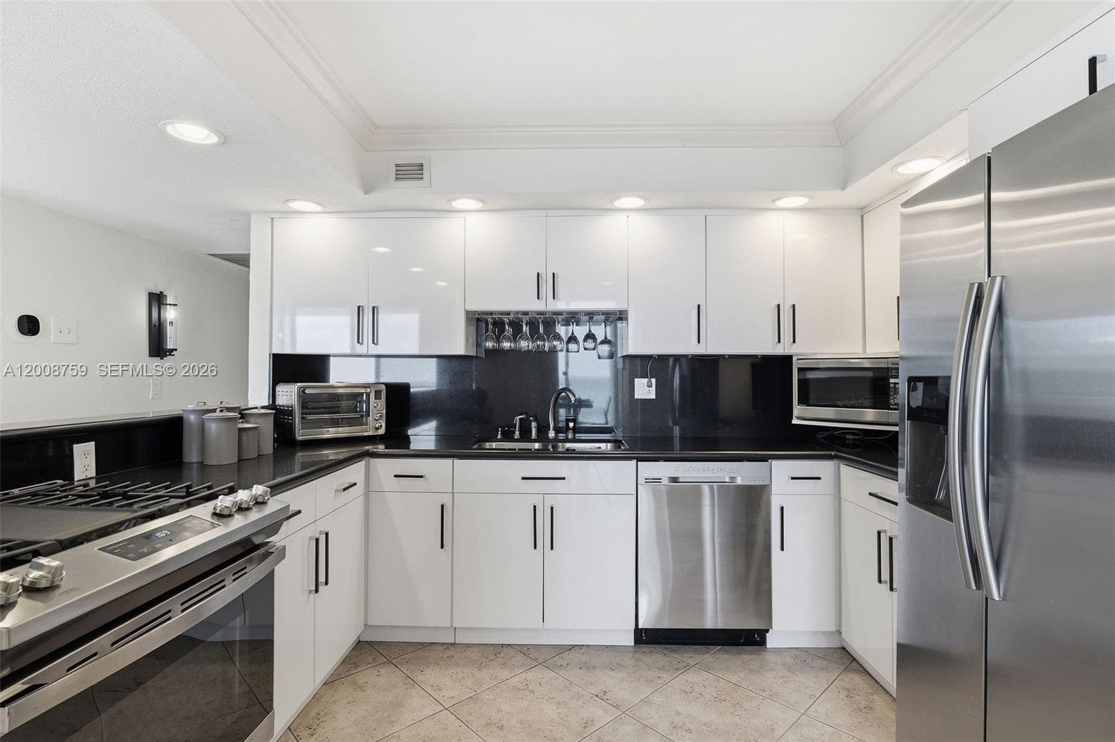 2030 Ocean Dr 1820 photo 6