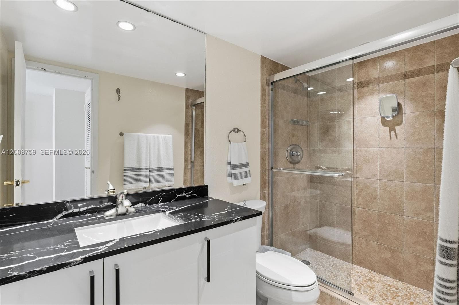 2030 Ocean Dr 1820 photo 17