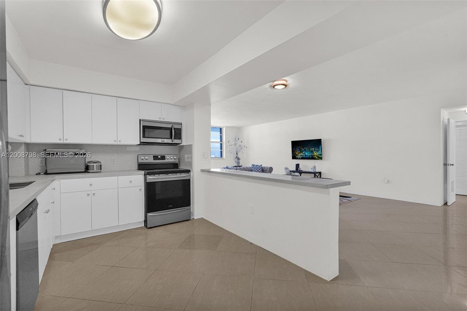 5825 Collins Ave 2E photo 12
