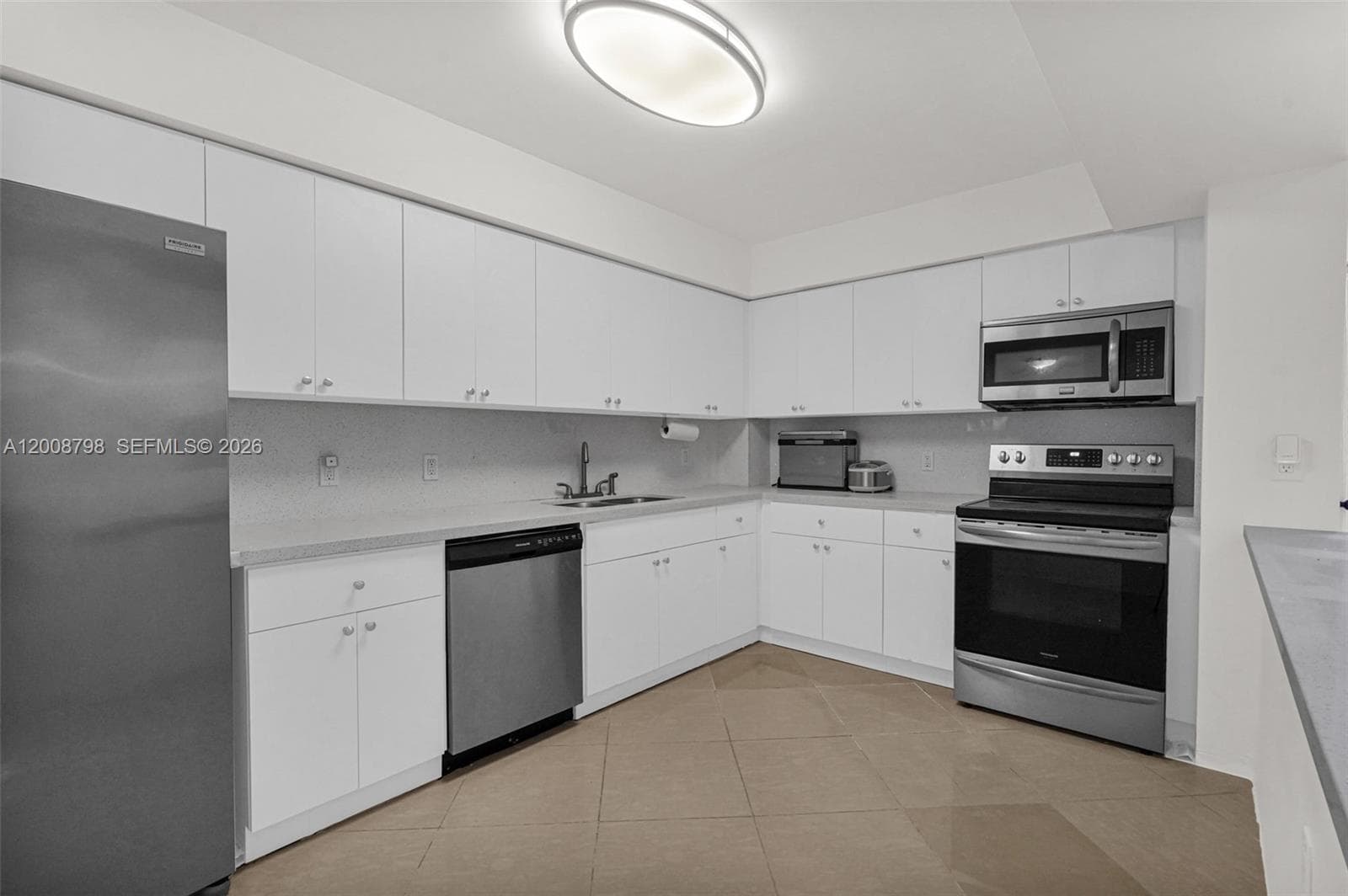 5825 Collins Ave 2E photo 9