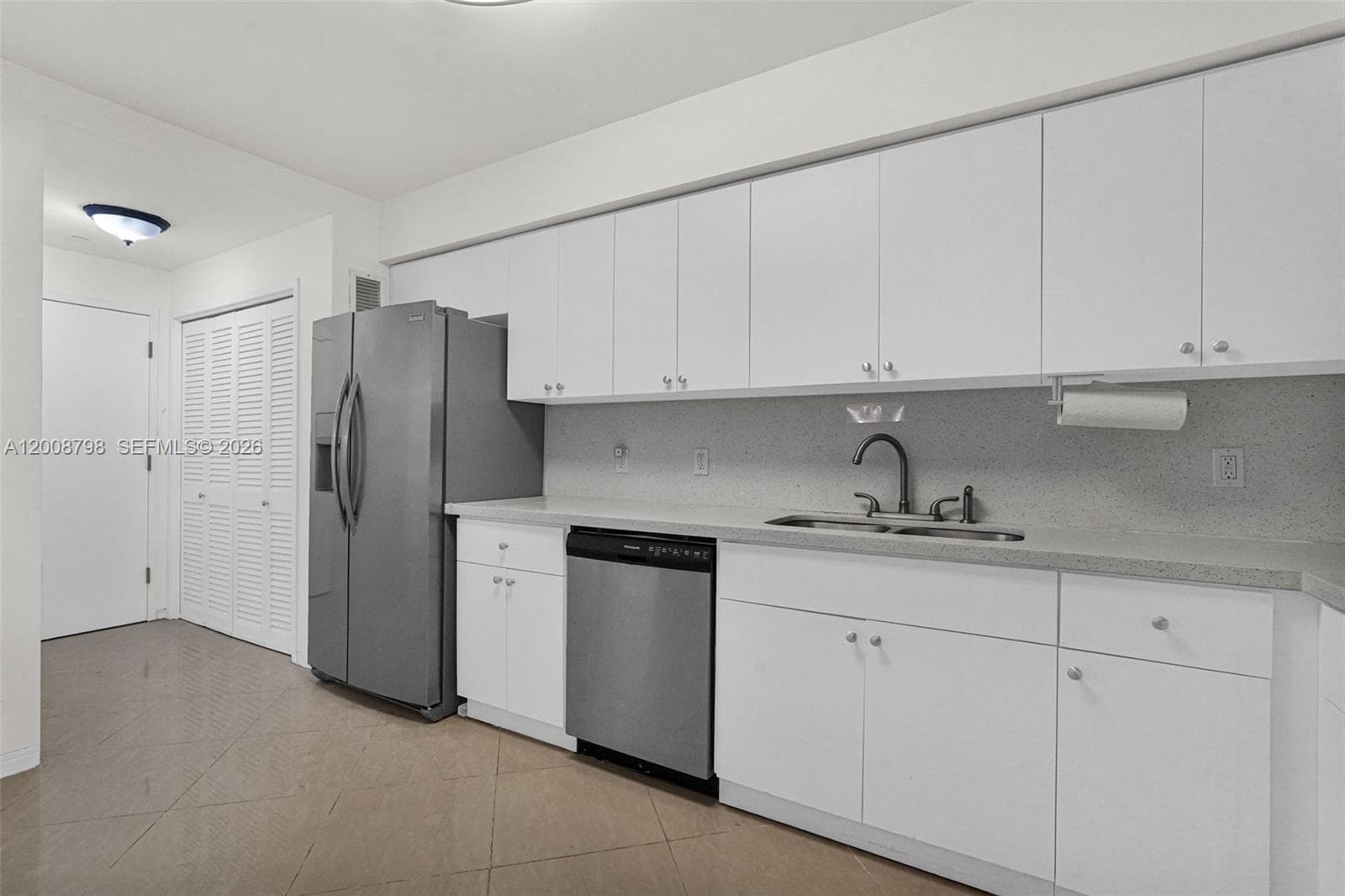 5825 Collins Ave 2E photo 10